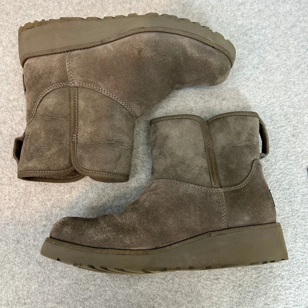 UGG Kristin Wedge Boot Grey Suede Shearling Ankle Boot Winter Cozy Womens Size 6